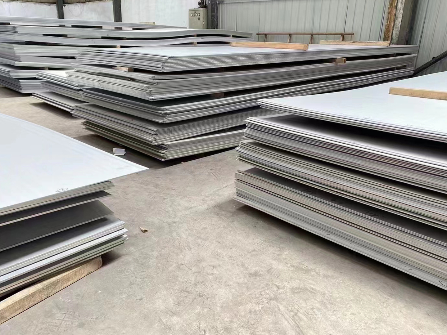 Stainless steel plate